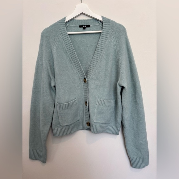 Uniqlo Women's Cardigan in Soft Blue - Picture 6 of 6